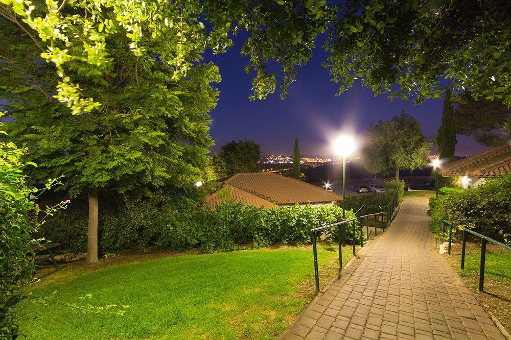 Shoresh Green Hills Family Suites Hotel Exteriör bild