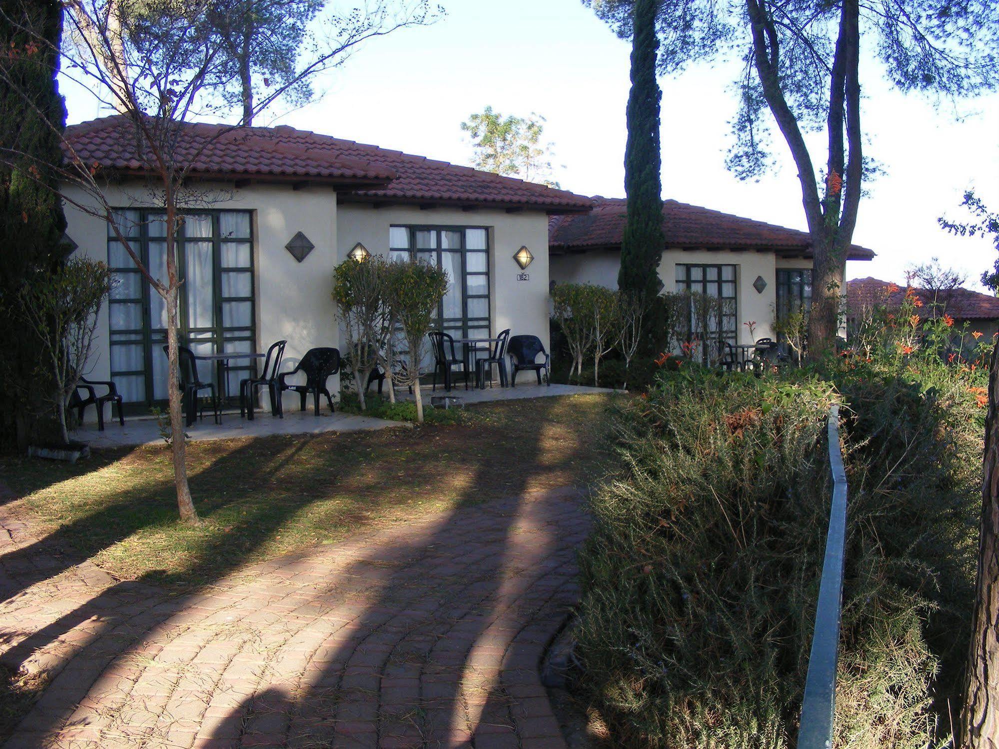Shoresh Green Hills Family Suites Hotel Exteriör bild