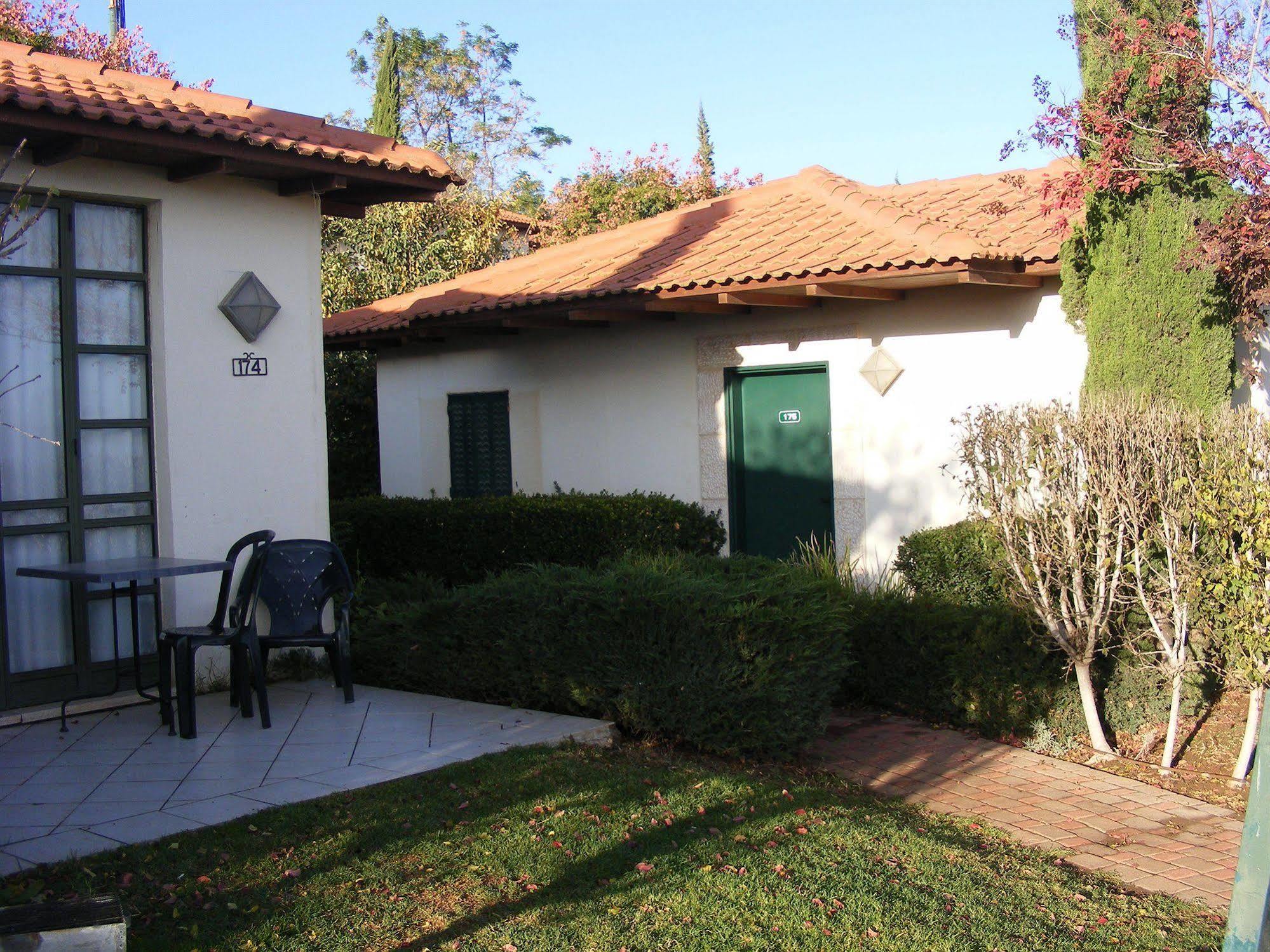 Shoresh Green Hills Family Suites Hotel Exteriör bild