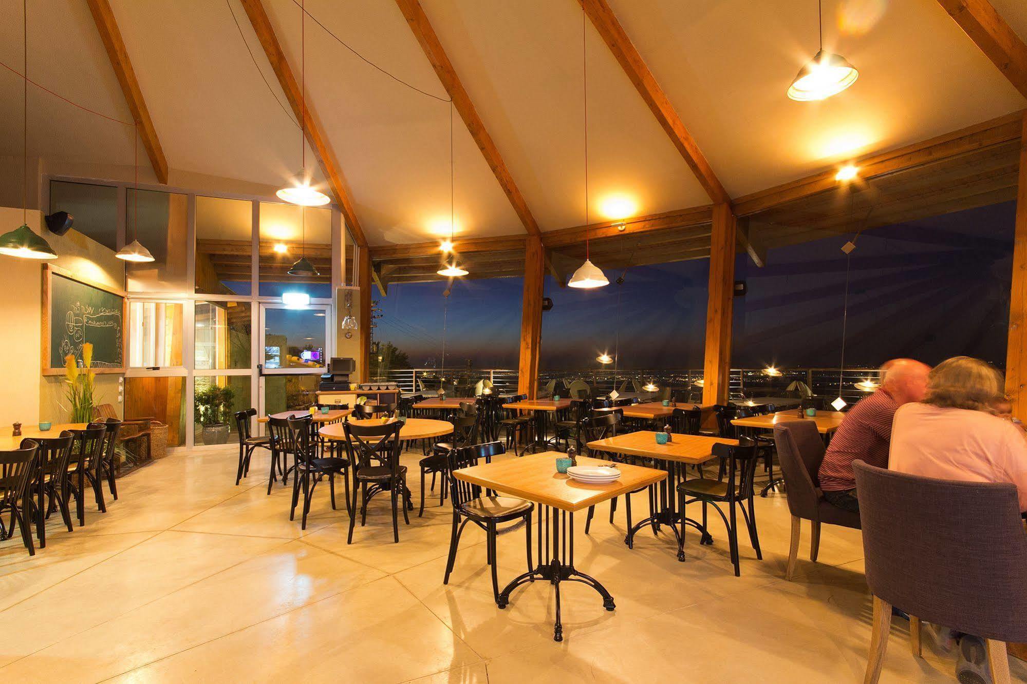 Shoresh Green Hills Family Suites Hotel Exteriör bild