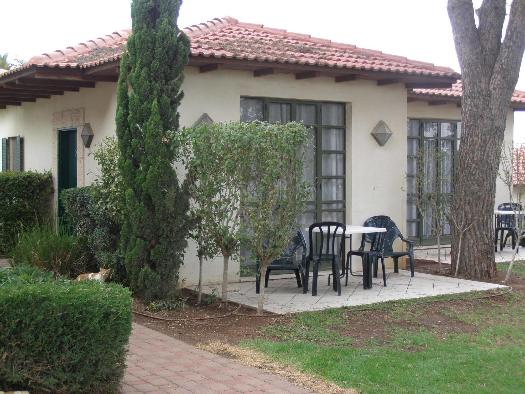 Shoresh Green Hills Family Suites Hotel Exteriör bild