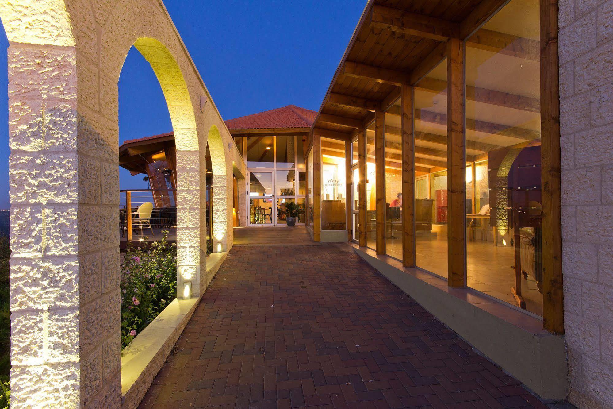 Shoresh Green Hills Family Suites Hotel Exteriör bild