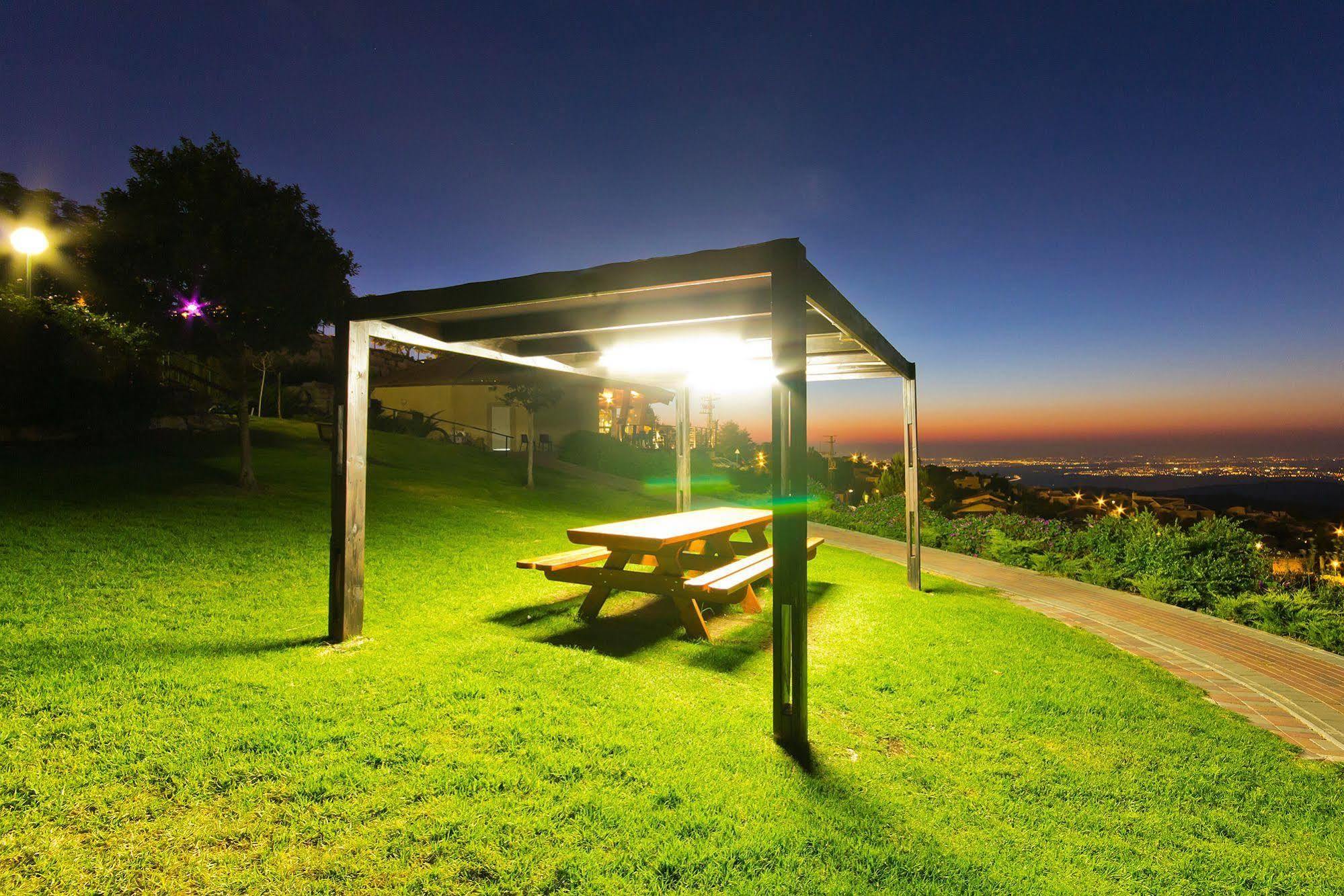 Shoresh Green Hills Family Suites Hotel Exteriör bild