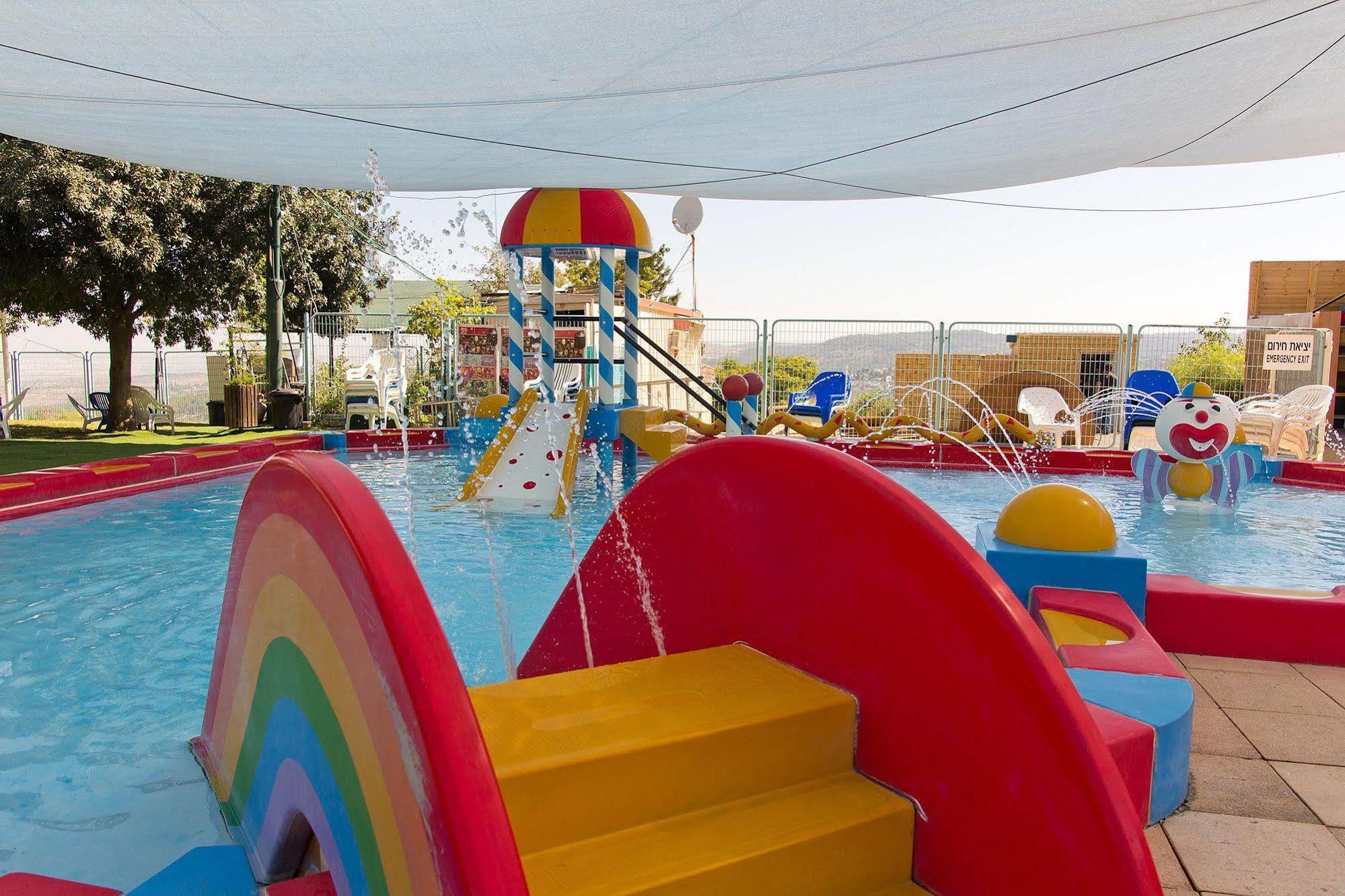 Shoresh Green Hills Family Suites Hotel Exteriör bild
