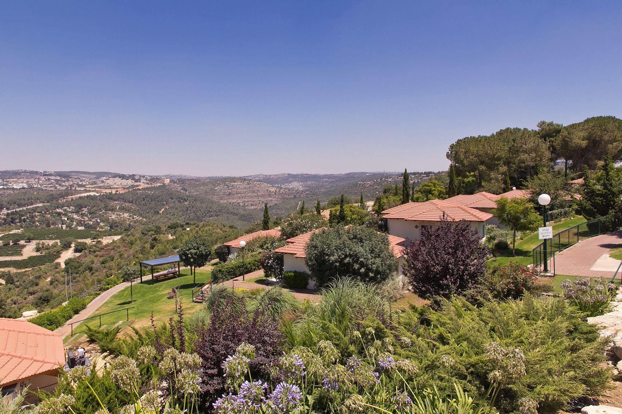 Shoresh Green Hills Family Suites Hotel Exteriör bild