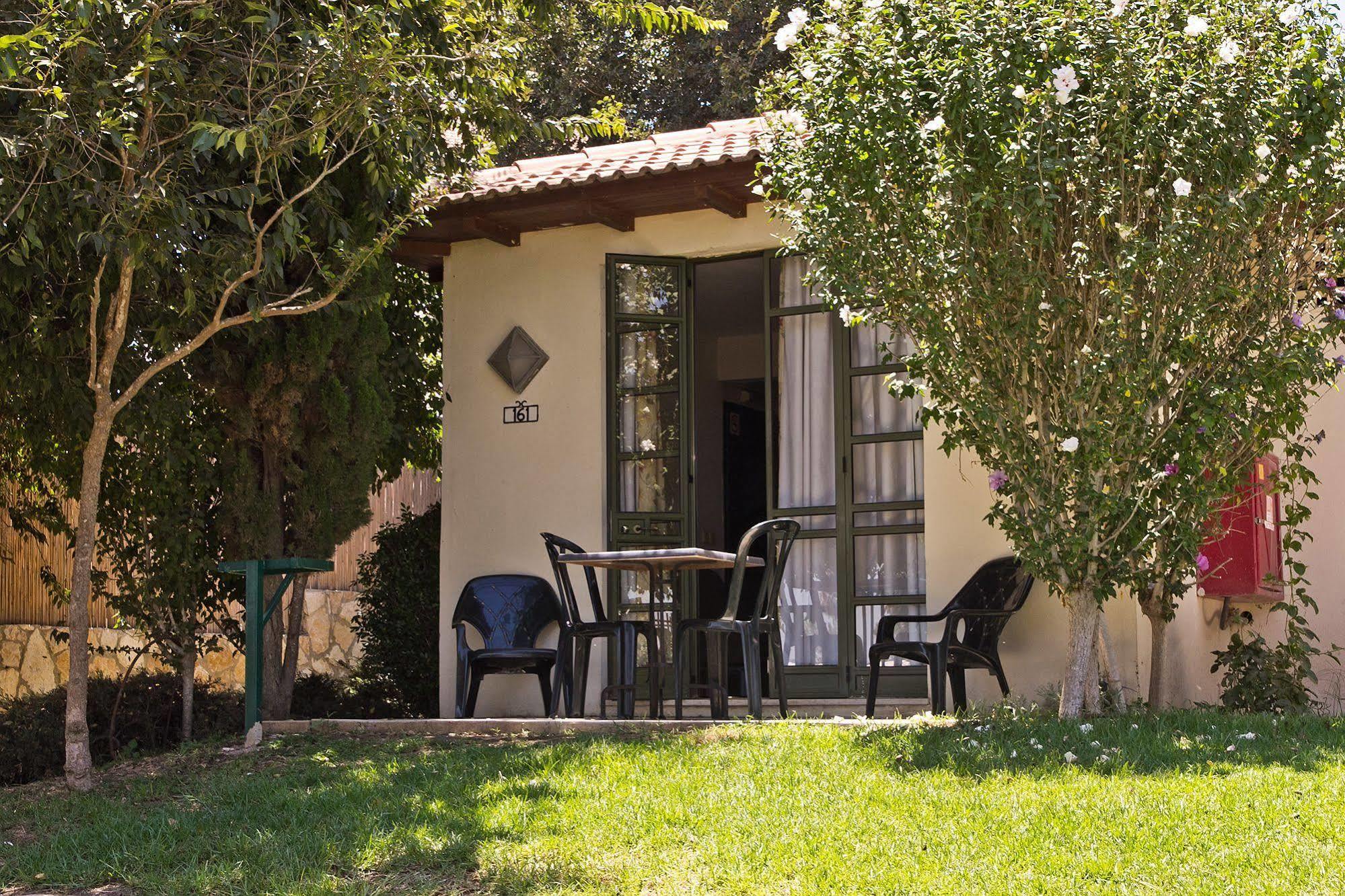 Shoresh Green Hills Family Suites Hotel Exteriör bild