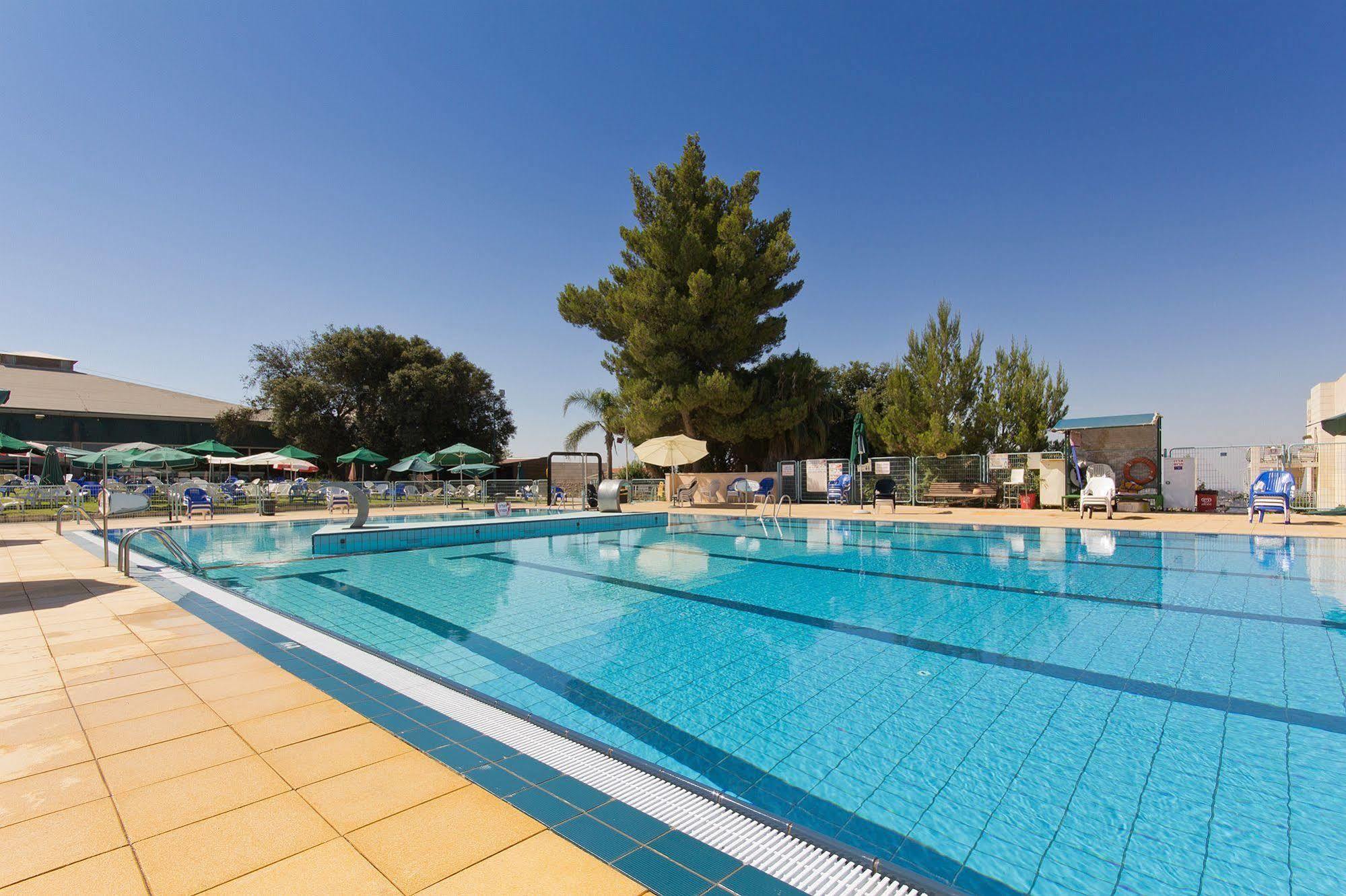 Shoresh Green Hills Family Suites Hotel Exteriör bild
