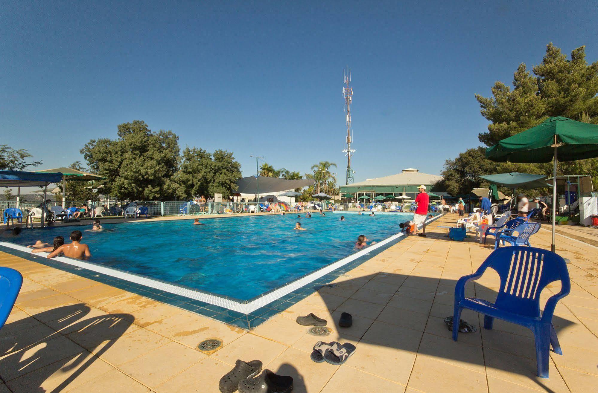 Shoresh Green Hills Family Suites Hotel Exteriör bild